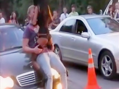 Fortunate chap receives a hawt lap dance in the street