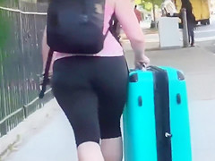 Chubby wazoo in spandex on the streets of NYC