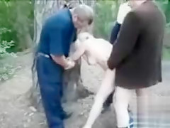 Dogging older woman tempted in the park