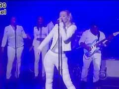 Iggy Azalea and her astounding large wazoo on stage