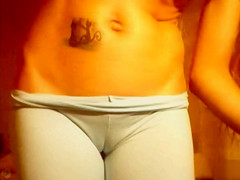 Livecam star with excellent cameltoe in close up