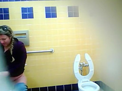 Nice-Looking Mexican hottie comes to take a piddle