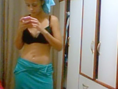 Hawt sister prepares for a night out