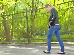 Looking at the wriggling gazoo