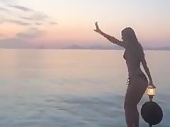 Rachel Cook, Carmella Rose, other sweethearts party on a boat