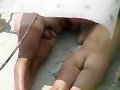 Une baignade et une femme se fait tripoter sur la plage