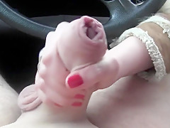 Un mec se fait sucer dans sa voiture par une prostituée polonaise