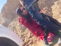 A Chinese pair is fucking outdoors !! ..