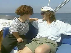 Une naine ça suce bien ?