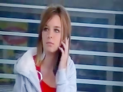 Kaugumikauende Schlampe raucht und rotzt!