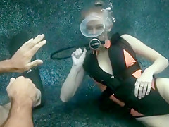 Scuba Oral Sex in a Pool