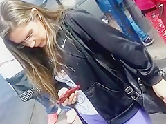 Desubicada Papuda esperando el micro en mendoza 1