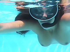 Diana Kalgotkina Dildoing Herself Underwater