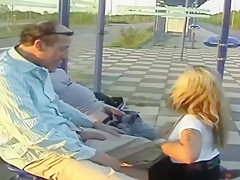 Mother I'd Like To Fuck Mit Dicken Natur Titten Wird Von two Fremden Gefickt