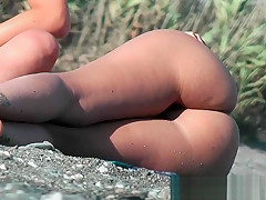 Hot Nudist Girlfriend Pipe To The Beach