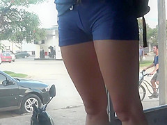 Sporty cutie got a sexy cameltoe