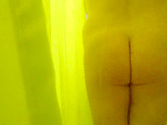 ma femme sous la douche mais que fait-elle?