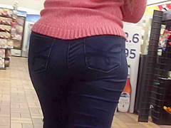 Nerdy Sexy PAWG Butt and Thighs Close Up